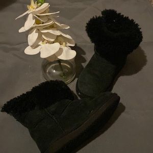Black faux fur lined girls boots 👢